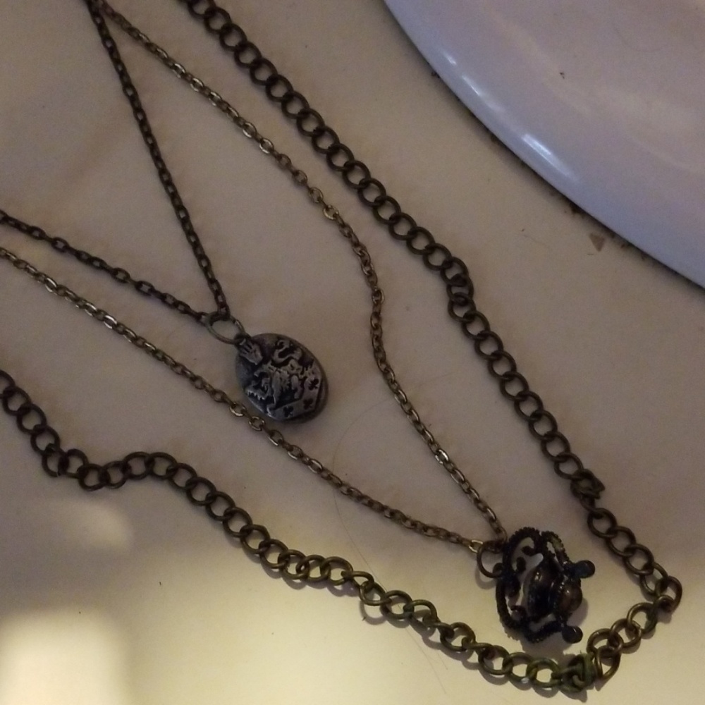 Alice cullen twilight breaking dawn necklace